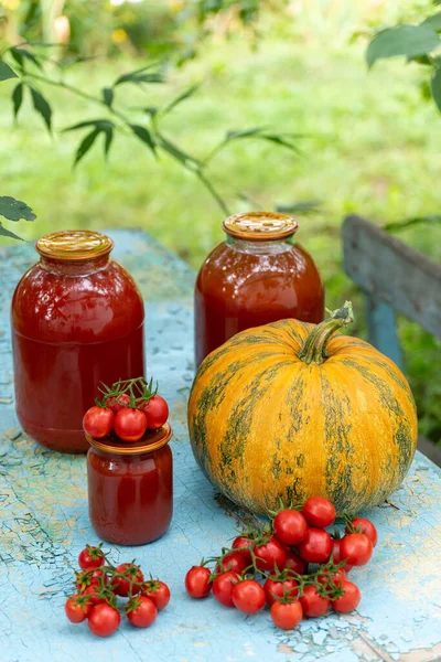 Homemade tomato and a pumpkin vegetable juice — Stock Photo, Image