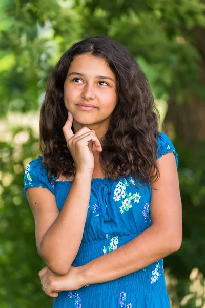 Beautiful girl in a park on summer day — Stock Photo, Image