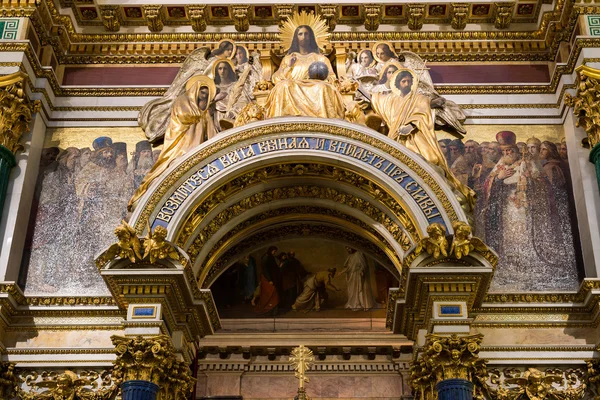 SAINT PETERSBURG, RUSSIA - September 10, 2013. Inside Saint Isaac Cathedral absolutely decorated with paintings and bas reliefs  , Russia. — Stock Photo, Image