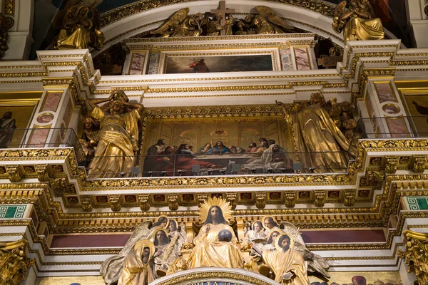 SAINT PETERSBURG, RUSSIA - September 10, 2013. Inside Saint Isaac Cathedral absolutely decorated with paintings and bas reliefs  , Russia. — Stock Photo, Image