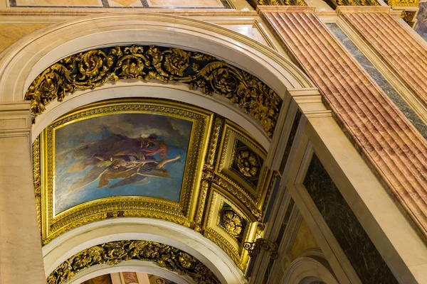 SAINT PETERSBURG, RUSSIA - September 10, 2013. Inside Saint Isaac Cathedral absolutely decorated with paintings and bas reliefs  , Russia. — Stock Photo, Image