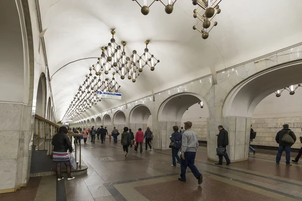 Moskova metro istasyonu Mendeleevskaya, Rusya Federasyonu. Moskova metrosu taşıyan 7 milyonun üzerinde yolcu günlük — Stok fotoğraf