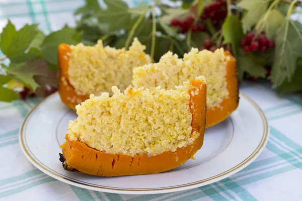 Porridge di miglio da latte cotto in zucca — Foto Stock