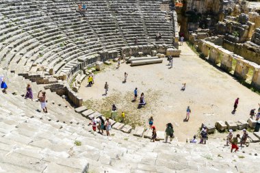 Demre, Türkiye - 16 Eylül, Myra, Türkiye'nin Likya şehri Greko-Romen antik tiyatroda.