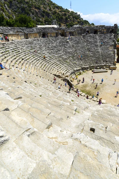 アンタルヤ、トルコ - 9 月 16 日、マイラ、トルコのリュキアの都市で古代ギリシア劇場. — ストック写真