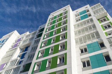 Renkli cephe ile güzel modern ev