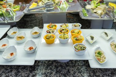 Tablo bir alakart salata büfesi hizmetinizdedir