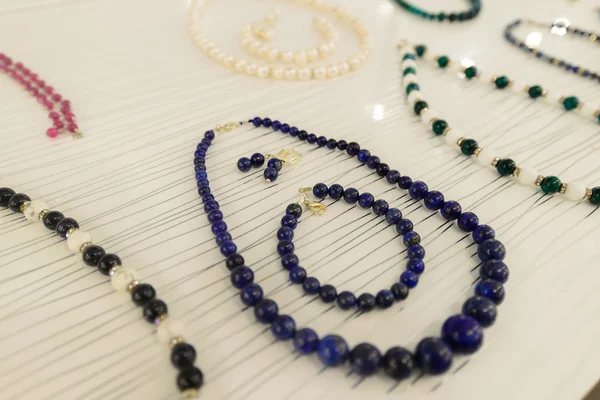 Belles perles et bracelets en onyx de pierre — Photo