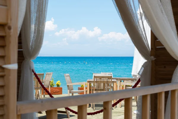 evin penceresinden Deniz Manzaralı