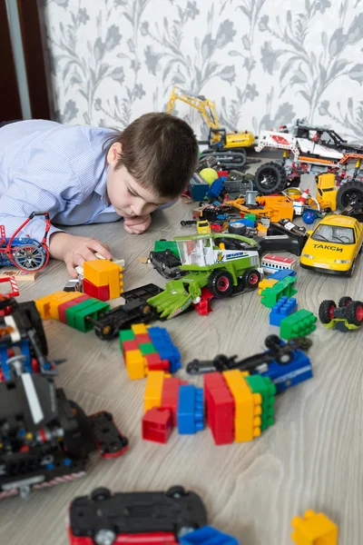 Teenage boy playing with toy cars in  room — Stock Photo, Image