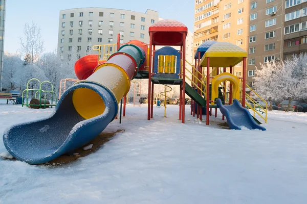 Aire de jeux en plein air en hiver — Photo