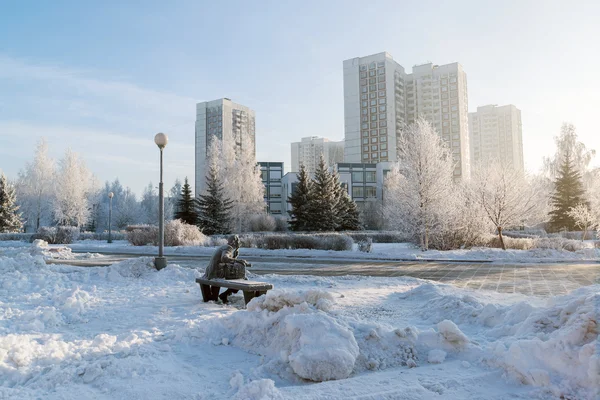 Arbres enneigés dans la ville de Moscou, Russie — Photo