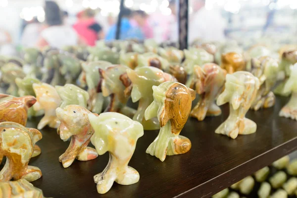 Figuras de peixe lembrança feitas de ônix de pedra — Fotografia de Stock