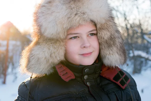 Pojke i vinter hatten — Stockfoto