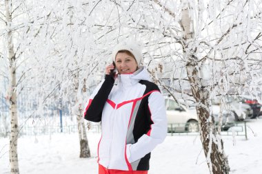 Spor orta yaşlı kadın Smartphone'da söz