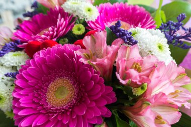 buket çiçek gerbera ile