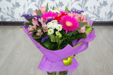 buket çiçek gerbera ile