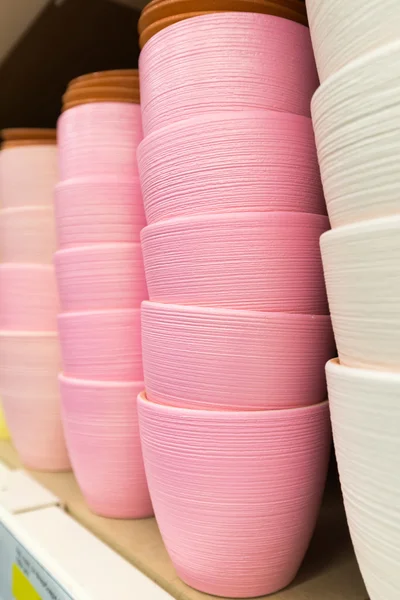 Macetas de cerámica en la tienda —  Fotos de Stock