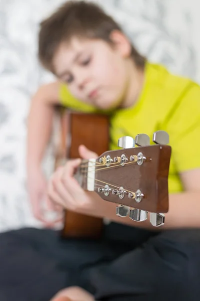 Teenage Boy plays an acoustic guitar — Stock Photo, Image