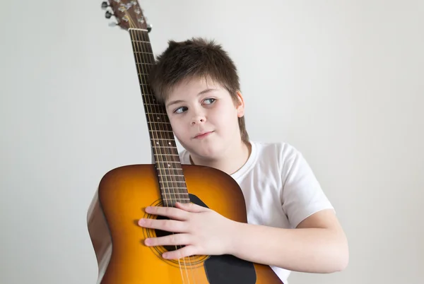 Teenage Boy plays an acoustic guitar — Stock Photo, Image