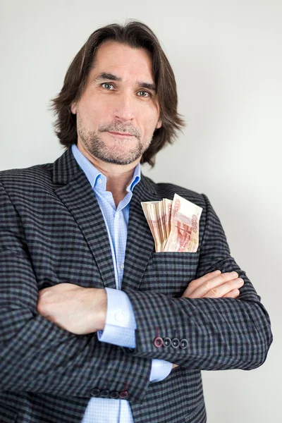 上着のポケットにお金を持つロシア男 — ストック写真