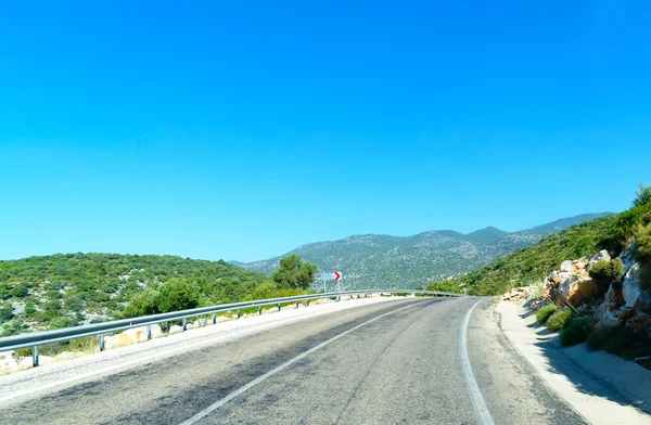 Mountain road on the sea coast in Turkey — Stock Photo, Image