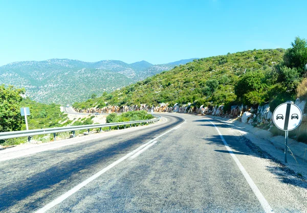 Mountain road on the sea coast in Turkey — Stock Photo, Image