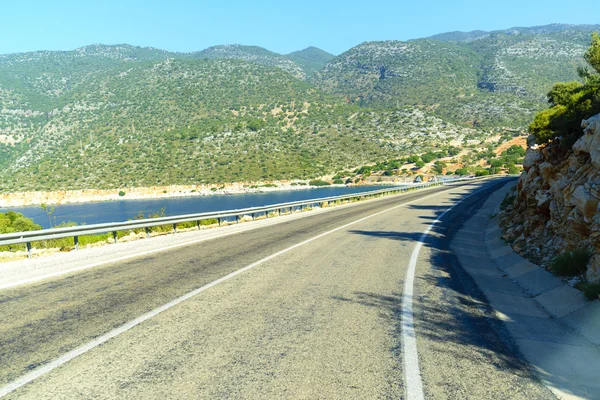 Mountain road on the sea coast in Turkey — Stock Photo, Image