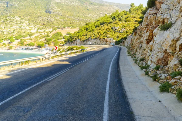 Bergsväg på kusten i Turkiet — Stockfoto