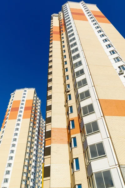 Modernos edificios residenciales de varios pisos en Moscú, Rusia — Foto de Stock