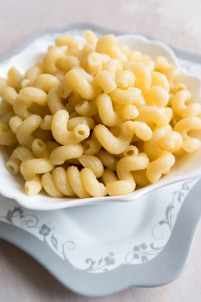 Boiled the pasta in a bowl on  table — Stock Photo, Image