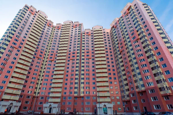 Современные многоэтажные жилые здания — стоковое фото
