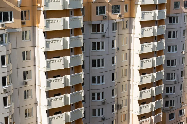 Edificios residenciales modernos de varios pisos — Foto de Stock