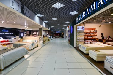Moskova, Rusya - 05 Mart 2015. İç mobilya karmaşık Grand alışveriş. Mobilya alışveriş merkezi Grand - Rusya ve Avrupa'da büyük özel mağazası.