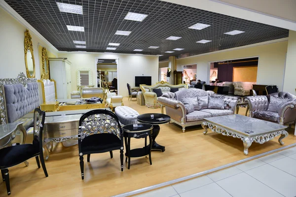 モスクワ, ロシア連邦 - 2015 年 3 月 5 日。インテリア家具の複雑なグランドをショッピングします。家具ショッピング モール グランド - ロシアとヨーロッパで最大の専門店. — ストック写真