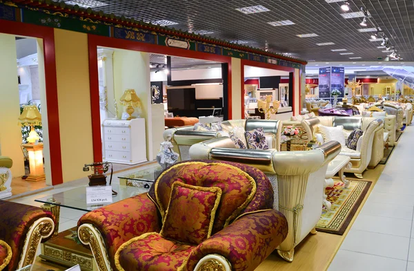 Moskwa, Rosja - 05 marca 2015 r. Wnętrz meble zakupy Kompleks Grand. Meble centrum handlowego Grand - największy sklep w Rosji i Europie. — Zdjęcie stockowe