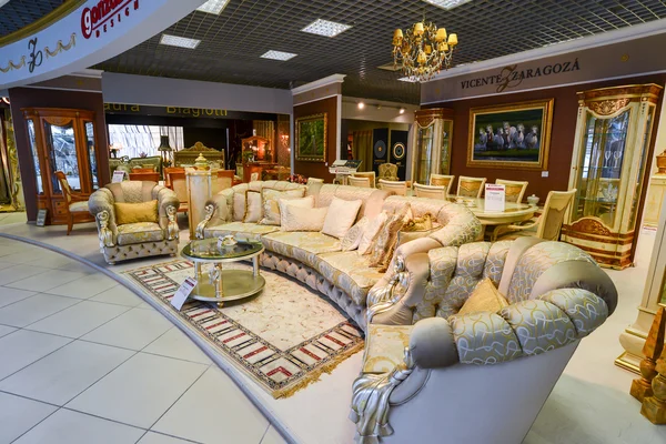俄罗斯莫斯科-2015 年 3 月 5 日。室内家具购物复杂大。家具商场大-在俄罗斯和欧洲的最大特色商店。. 图库图片