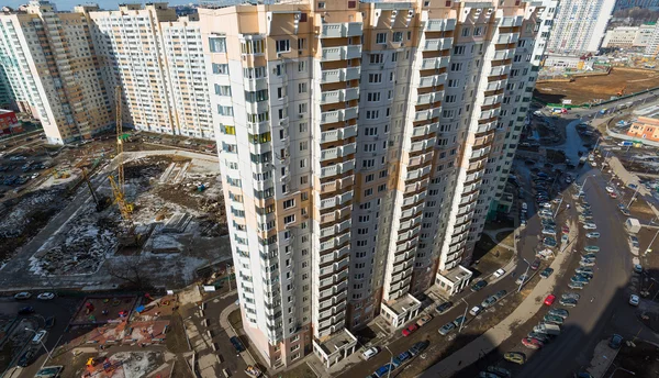 МОСКВА, РОССИЯ - 10 марта 2015 года, Площадь новых зданий на окраине Москвы — стоковое фото