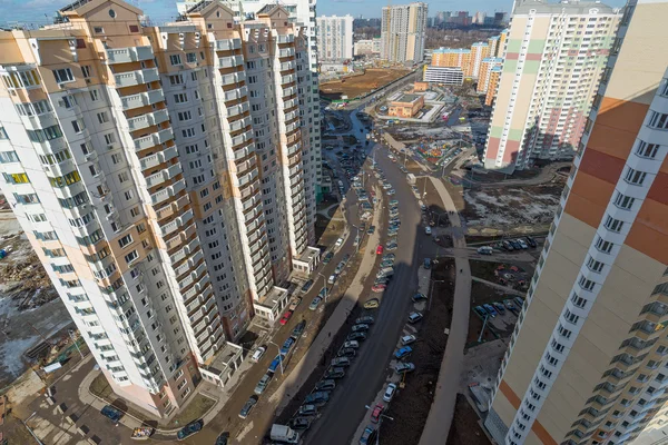 МОСКВА, РОССИЯ - 10 марта 2015 года, Площадь новых зданий на окраине Москвы — стоковое фото