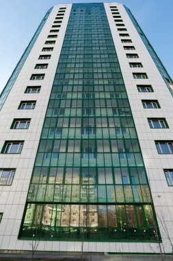 Yeşil cam ile modern yeni ev