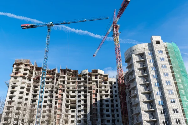 Bau eines mehrstöckigen Wohnhauses — Stockfoto