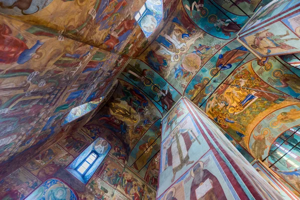 Μόσχα, Ρωσία 28 Μαρτίου 2015. Μια ρωσική ortodox εκκλησία στην τριάδα-Σέργιος Λαύρα, οικοδομήσουμε το 1585. Sergiev Posad, συνοικία της Μόσχας, Ρωσία. Καθεδρικός Ναός Κοιμήσεως — Φωτογραφία Αρχείου