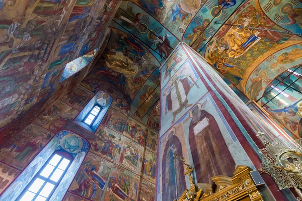 Moscú, Rusia 28 de marzo de 2015. Una iglesia ortodox rusa en la Trinidad-Sergio Lavra, construida en 1585. Sergiev Posad, distrito de Moscú, Rusia. Catedral de Dormition — Foto de Stock