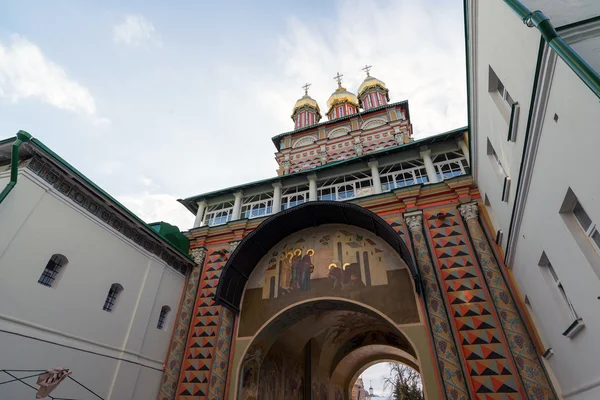 教会在圣三一士修道院在谢尔盖夫。俄罗斯联邦 — 图库照片