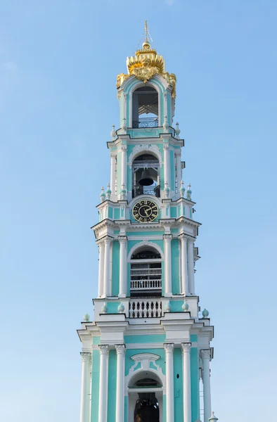 Sergiev Posad, Russia - March 28, 2015. Belfry in  territory of St. Sergius of Radonezh at The Holy Trinity-St. Sergius Lavra - the largest Orthodox Monastery in Russia. — Stock Photo, Image