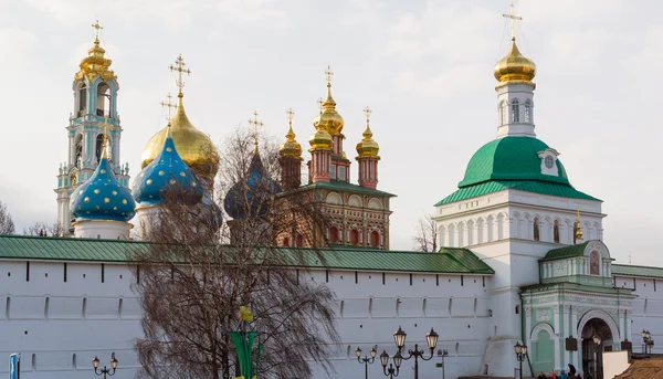 Moskova yakınlarındaki Sergiyev Posad büyük Trinity manastırda. Rusya'nın altın yüzük — Stok fotoğraf