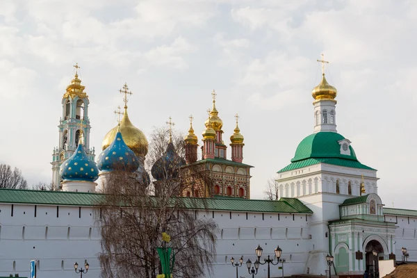 Moskova yakınlarındaki Sergiyev Posad büyük Trinity manastırda. Rusya'nın altın yüzük — Stok fotoğraf