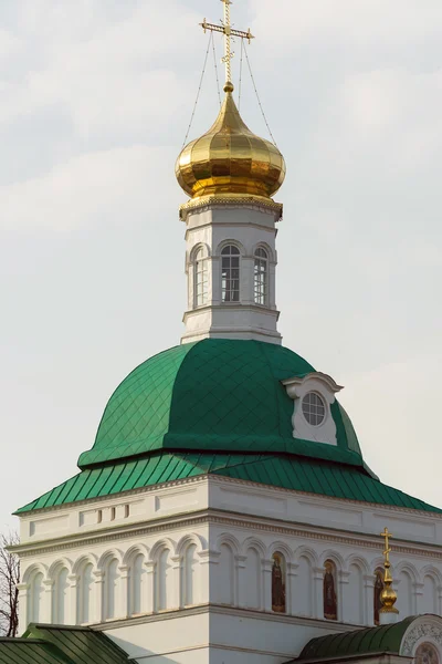 Monasterio en Sergiev Posad en Rusia. Fue construido en el siglo XIV. — Foto de Stock