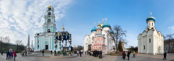 Sergiev Posad, Rusya Federasyonu-Mart, 15, 2012. Sergiev Posad Moskova bölgesinde manastırda. 14. yüzyılda inşa edilmiş — Stok fotoğraf