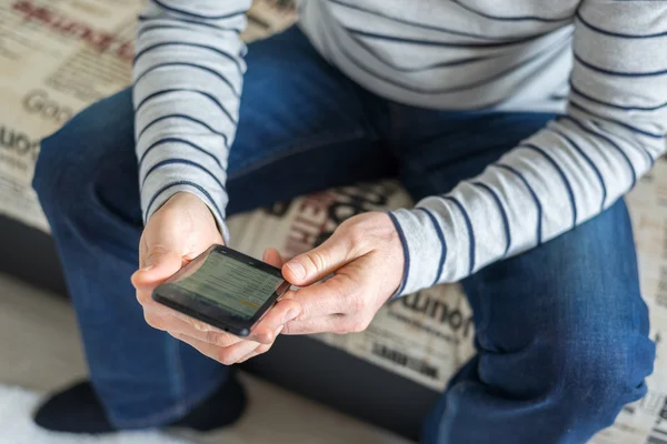 Moscou, Rússia - 2 De Fevereiro 2016 Smartphones Na Montra Do Eldorado  Grandes Lojas De Cadeia Que Vendem a Eletrônica Imagem de Stock Editorial -  Imagem de internet, celular: 66093079